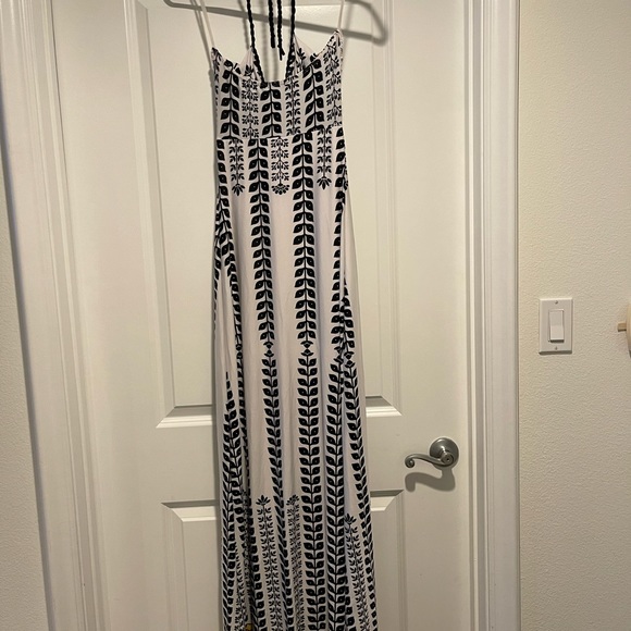 Halter-top Maxi Dress - Picture 3 of 3